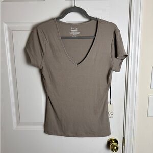 NWT Femme Plus Taupe V-Neck Short Sleeve Top